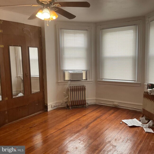 1115 W Wyoming Ave in Philadelphia, PA - Building Photo - Building Photo