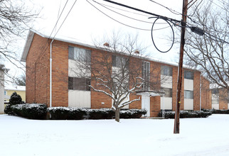 Park West in Akron, OH - Foto de edificio - Building Photo