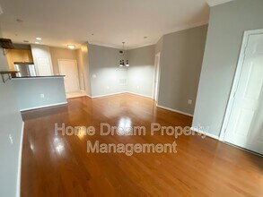 2465 Army Navy Dr in Arlington, VA - Building Photo - Building Photo