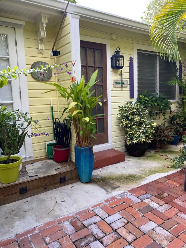 property at 908 Elizabeth St
