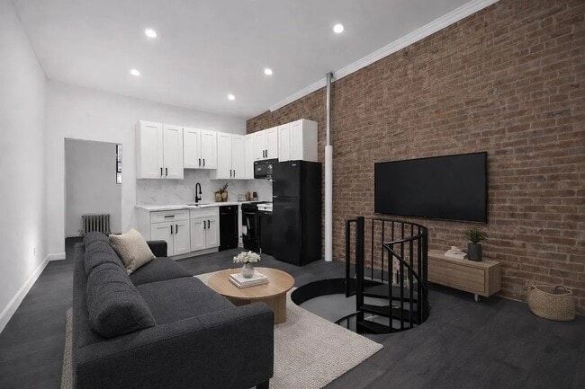 518 E 83rd St, Unit 1C in New York, NY - Building Photo - Building Photo