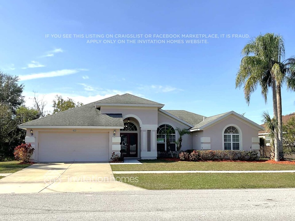 3800 Bayshore Cir in Tavares, FL - Building Photo