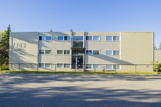 Elbow Court in Calgary, AB - Building Photo - Building Photo