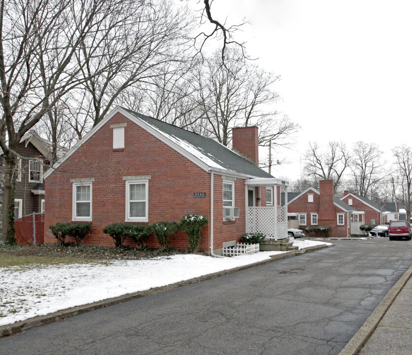 Colonial Village Apartments in Dayton, OH - Building Photo