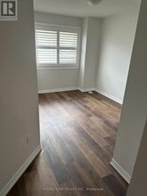 2420 Baronwood Dr in Oakville, ON - Building Photo - Building Photo