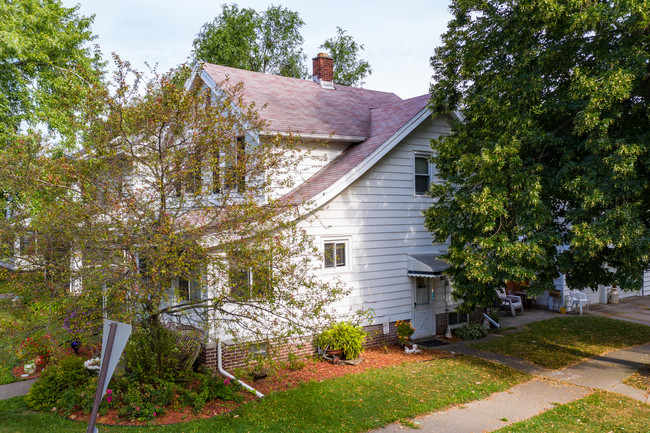 902 Brinton Dr in Toledo, OH - Building Photo - Building Photo