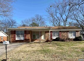 3208 Harvey St NW in Huntsville, AL - Building Photo