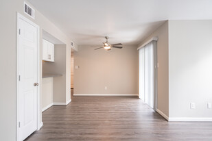 Haltere at Lake Charles in Lake Charles, LA - Building Photo