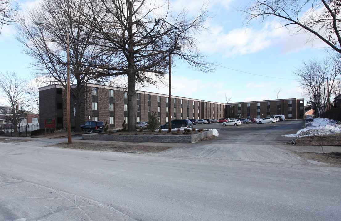 The Maples Apartments in Springfield, MA - Foto de edificio