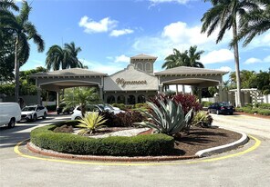 4801 Martinique Pl in Coconut Creek, FL - Building Photo