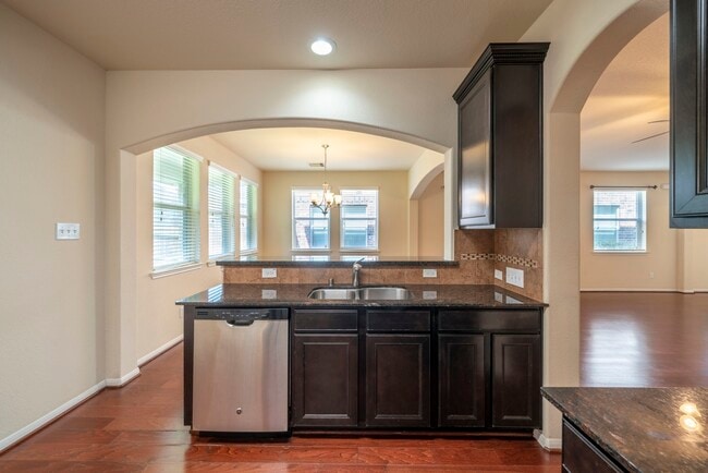 property at 3906 Waterford Ln