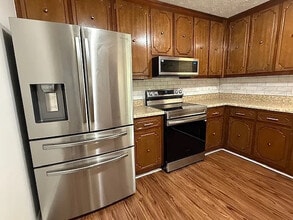Room in House on Willowbrook Dr in Douglasville, GA - Building Photo - Building Photo