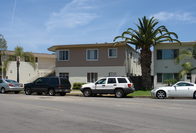 1319-1327 Ynez Plz in Coronado, CA - Building Photo - Building Photo