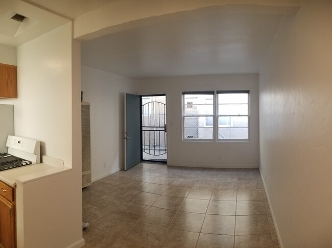 823 San Fernando Pl, Unit B in San Diego, CA - Foto de edificio - Building Photo