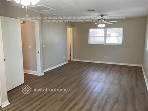 2240 Kansas St in Titusville, FL - Foto de edificio - Building Photo