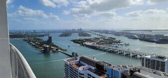 1750 N Bayshore Dr in Miami, FL - Building Photo