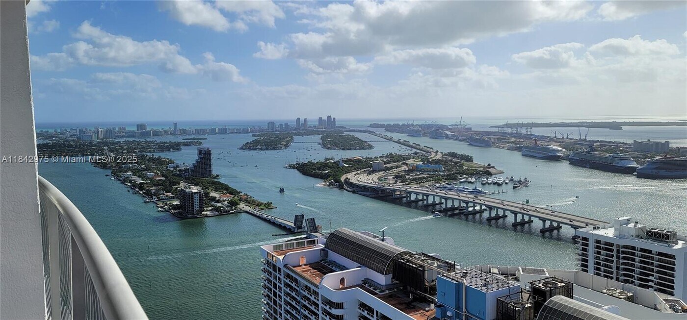 1750 N Bayshore Dr in Miami, FL - Building Photo