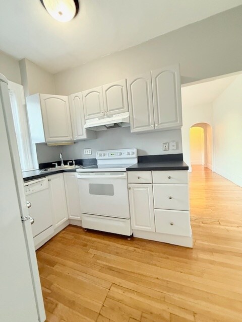 369 Tappan St, Unit 12 in Brookline, MA - Building Photo - Building Photo