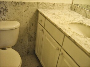 5180 Maris Ave, Unit 300 in Alexandria, VA - Building Photo - Building Photo