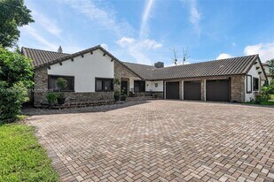 6252 NW 65th Terrace in Parkland, FL - Building Photo