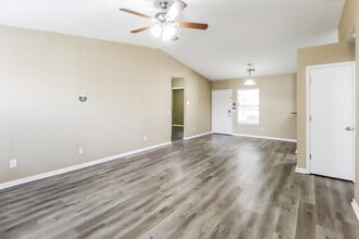 10428 Bradford Way in Yukon, OK - Building Photo - Building Photo