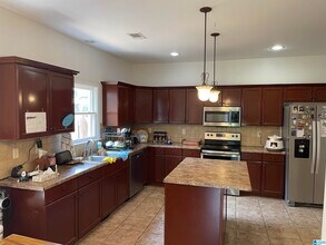 2420 Abbeyglen Cir in Hoover, AL - Foto de edificio - Building Photo