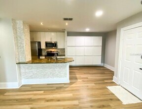 1400 Gandy Blvd N, Unit 1013 in St. Petersburg, FL - Foto de edificio - Building Photo