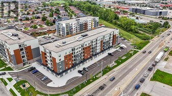 4775 Walker Rd in Windsor, ON - Building Photo