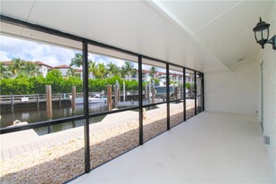 1435 Curlew Ave in Naples, FL - Building Photo
