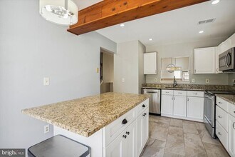 13508 Coates Ln in Herndon, VA - Building Photo - Building Photo