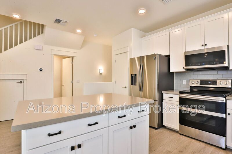 300 N Gila Springs Blvd in Chandler, AZ - Building Photo