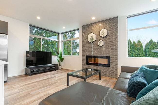1744 NW 64th St in Seattle, WA - Building Photo - Building Photo