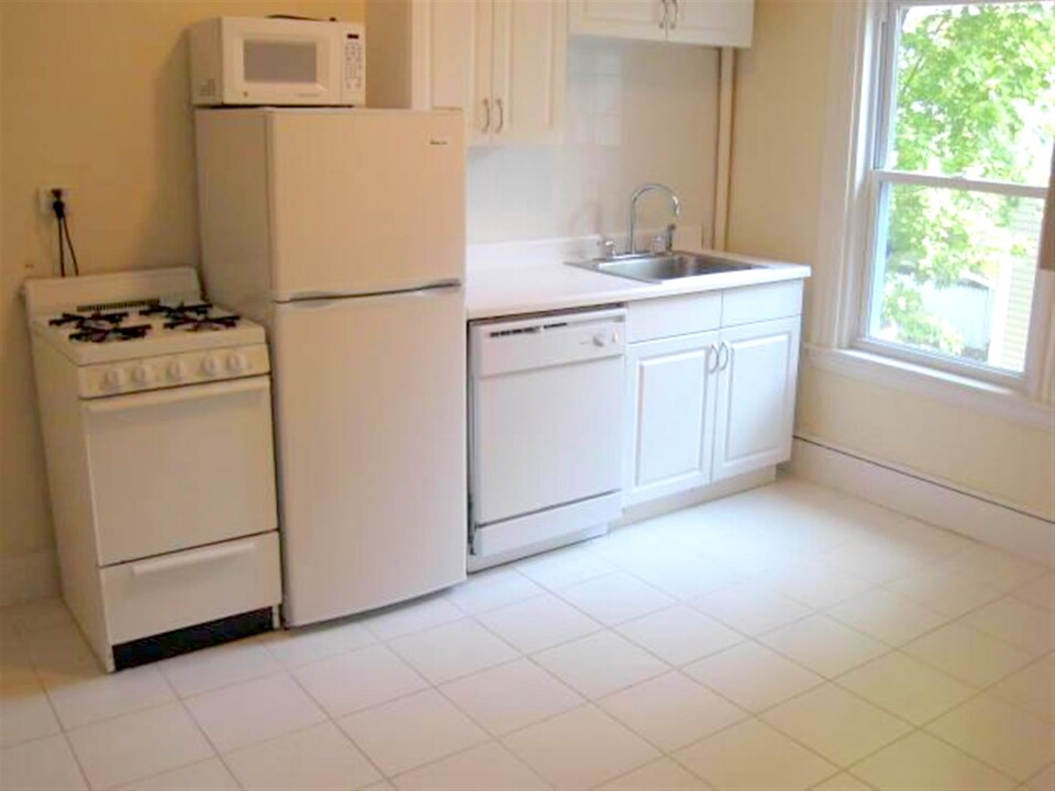 33 Chester St in Somerville, MA - Building Photo