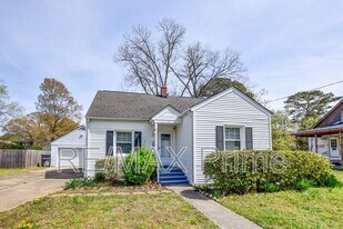 13 Beverly St in Hampton, VA - Building Photo
