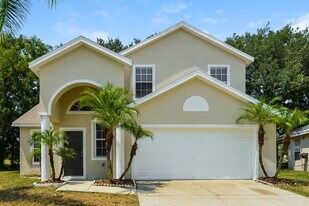241 Bluff Pass Dr in Eustis, FL - Building Photo