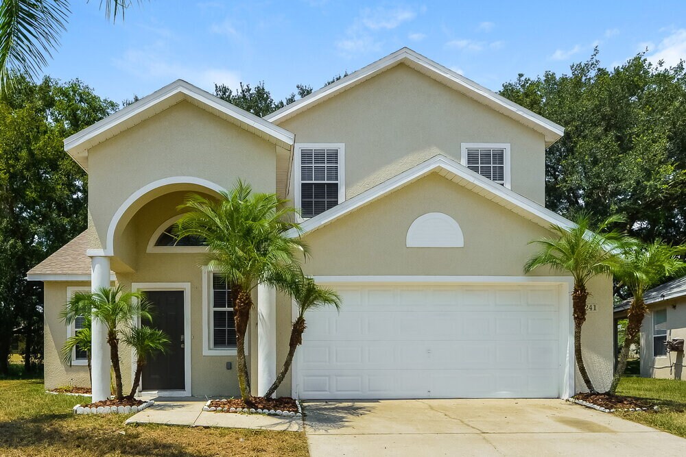 241 Bluff Pass Dr in Eustis, FL - Building Photo