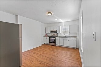15 Barrett St in Malden, MA - Building Photo - Building Photo