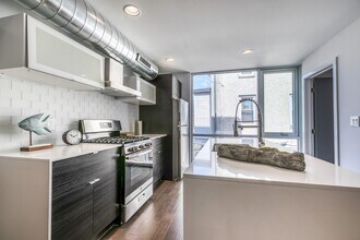 641 W Oxford St, Unit 2 in Philadelphia, PA - Building Photo - Building Photo