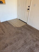 5211 S Lindell Rd in Las Vegas, NV - Foto de edificio - Building Photo