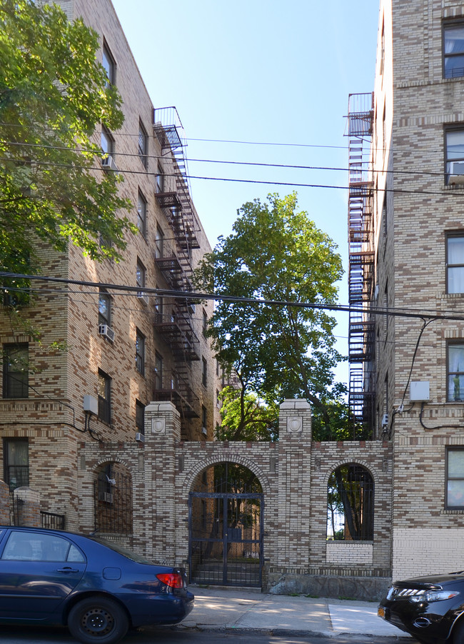 2911 Barnes Ave in Bronx, NY - Foto de edificio - Building Photo