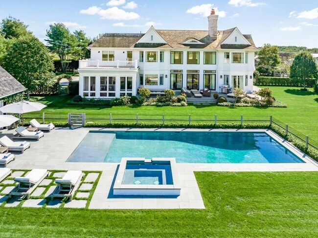 856 Head of Pond Rd in Water Mill, NY - Building Photo - Building Photo