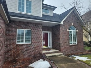 13500 Sheridan Ave in Urbandale, IA - Building Photo - Building Photo