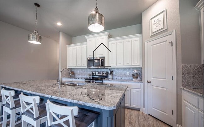 1412 Town Creek Cir in Weatherford, TX - Foto de edificio - Building Photo