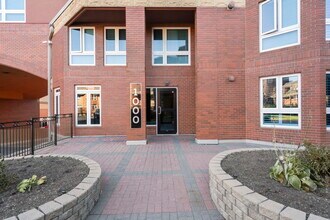 400-1400 Eau Claire Ave SW in Calgary, AB - Building Photo - Building Photo