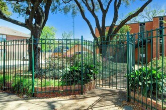 1112 Lawrence St in Houston, TX - Building Photo - Building Photo