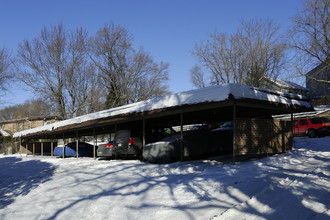 Holiday Gardens Leonard in Grand Rapids, MI - Foto de edificio - Building Photo