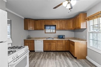 84 Spring St in Lincoln, RI - Building Photo - Building Photo