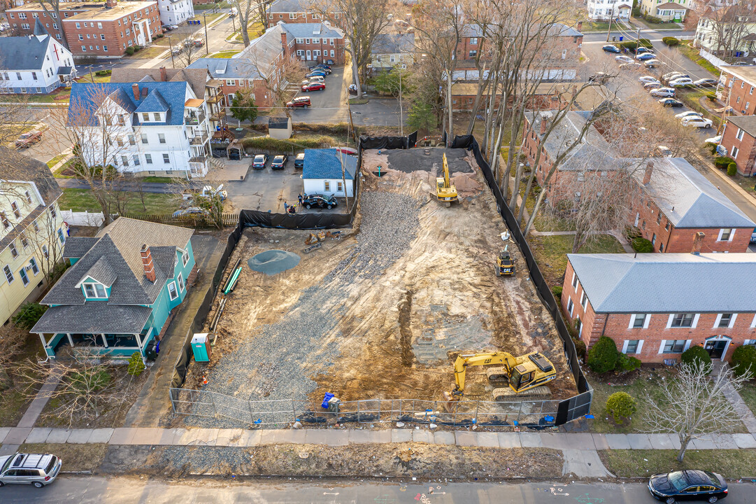 409 Prospect Ave in West Hartford, CT - Building Photo