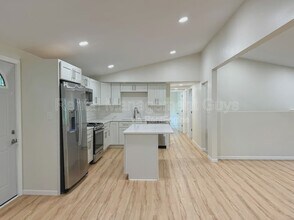 835 Minnesota Ln in Plymouth, MN - Building Photo - Building Photo