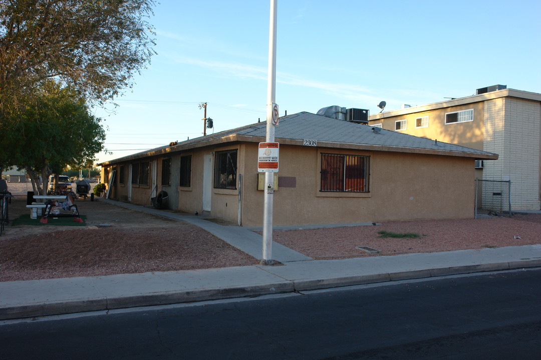 Moss Tract in Las Vegas, NV - Building Photo